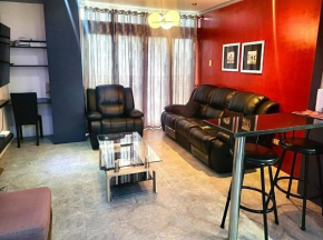 Kandi Modern 1BR, king bed. Wi-Fi, housekeeping!
